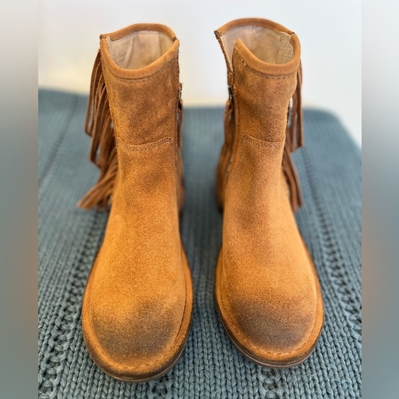 Womens UGG LAYNE Fringe Distressed Leather Chestnut Boots Sz 7 Rustic Cozy Fur - Picture 3 of 7